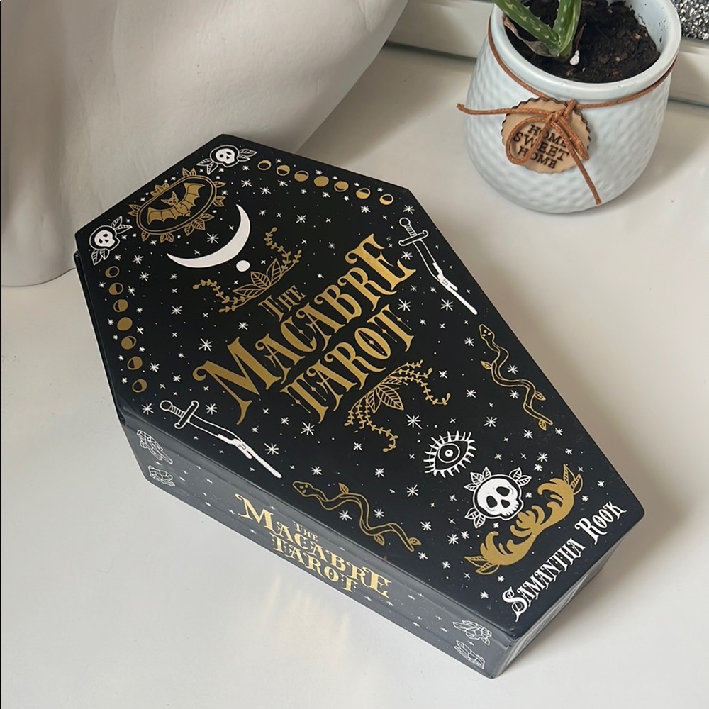 The Macabre Tarot Deck - Black and Gold